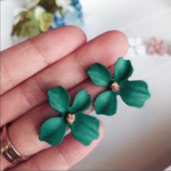 MATTE EMERALD GREEN GOLD CENTER ORCHID FLOWER STUDS - Picture 3 of 4